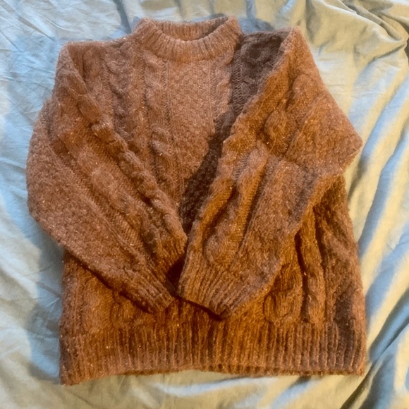 Classic cable-knit wool sweater! - Picture 1 of 6